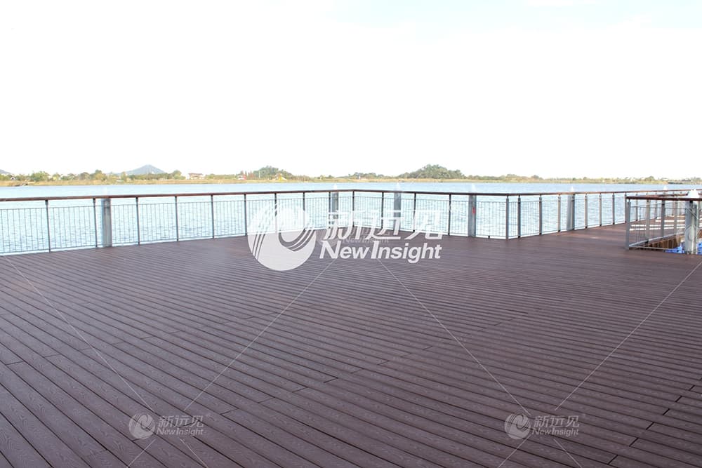Lakeside deck (2)